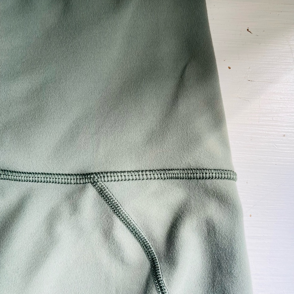 Women's Fabletics PowerHold 6” Shorts - Picture 3 of 7